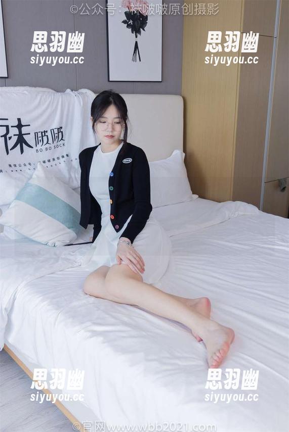 BoBoSocks袜啵啵 - 原图、图册，每一张小甜豆的照片都在操控着我的眼球，谁让那双蓝色丝袜如此抓瞎？