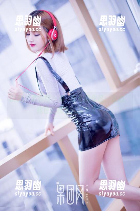GIRLT果团网-龚玥菲 GIRLT果团网 - 龚玥菲长腿作品:放心,我也在找合适的角度!