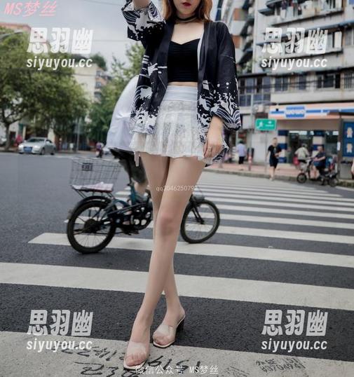 MSLASS梦丝女神 - 这里有免费写真！玥玥的家居小淑女，居然把我从沙发上吸引过去！