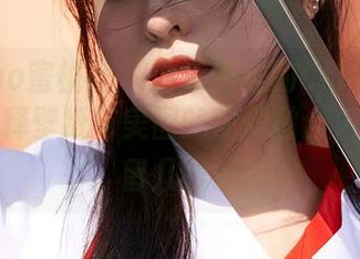 MiiTao蜜桃社 – 游泳池边的Cris_卓娅祺，诠释壁纸与美图的完美融合，真该多留几眼。