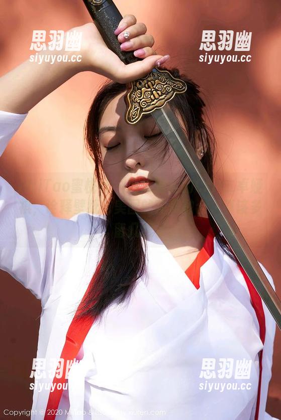 MiiTao蜜桃社 - 游泳池边的Cris_卓娅祺，诠释壁纸与美图的完美融合，真该多留几眼。