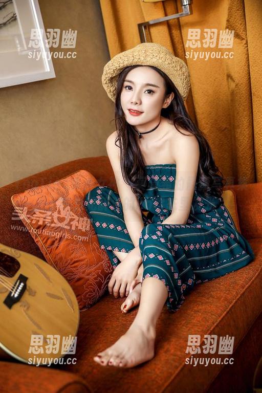 TouTiao头条女神 - 莫晓希的最新写真集，在贵妃醉酒的nb状态里发光