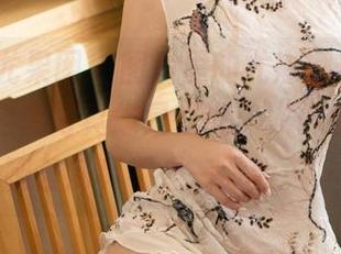 UGirls尤果网 – 图片里的尤娜娜长腿，真堵心。全套写真像是在说：“你看，咱的腿差别真不是一般大。”