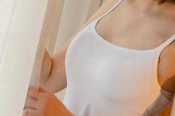 UGirls尤果网 – 不走寻常路的林妃媛，用职业装撬动了无圣光的平淡？