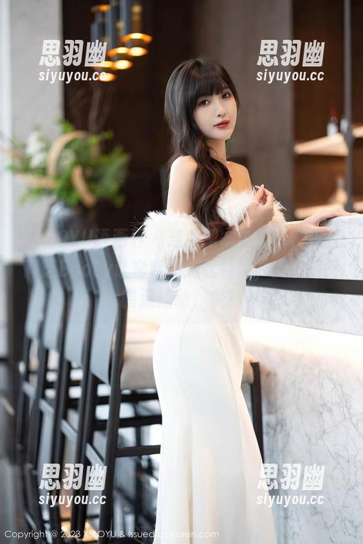 XIAOYU语画界 - 连衣裙本该简单，但徐莉芝Booty让它变得如此特别，美图前后暗流涌动，哦？