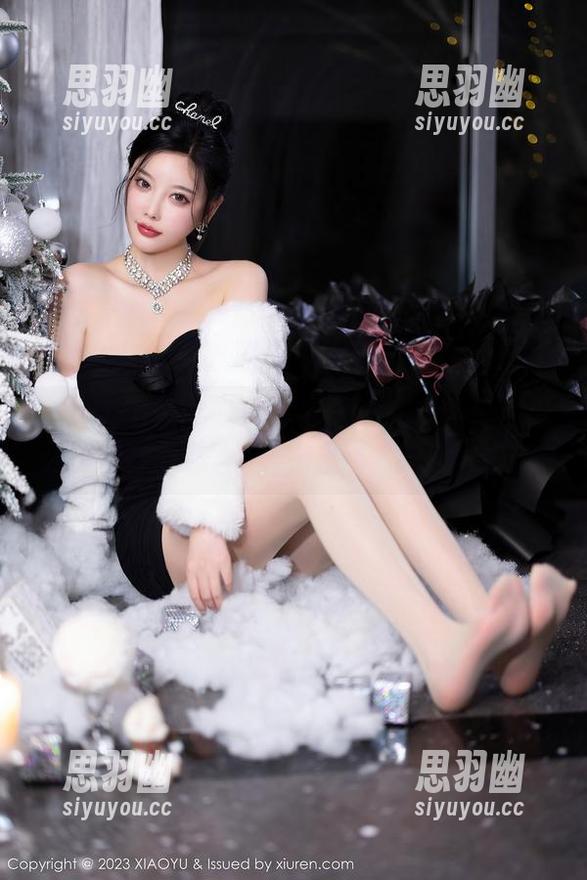 XIAOYU语画界 - 徐莉芝的私房图集：怎么泳装穿得像是在游泳池旁边喝冰饮料？