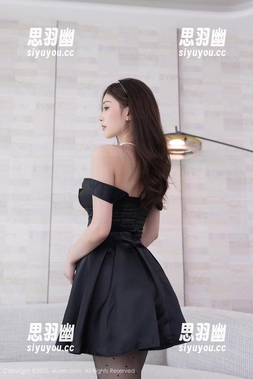Xiuren秀人网 - 伍晓丽Shirley的女孩写真：明明是平常，偏偏有种不寻常的吸引力。