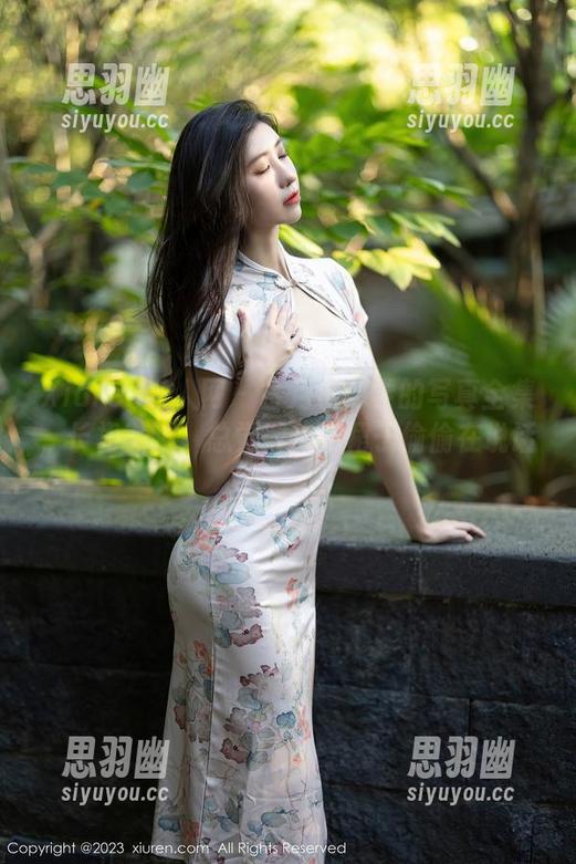 Xiuren秀人网 - 古月小同学的写真全集，长裙美腿，总觉得这条裙子偷偷在说话。