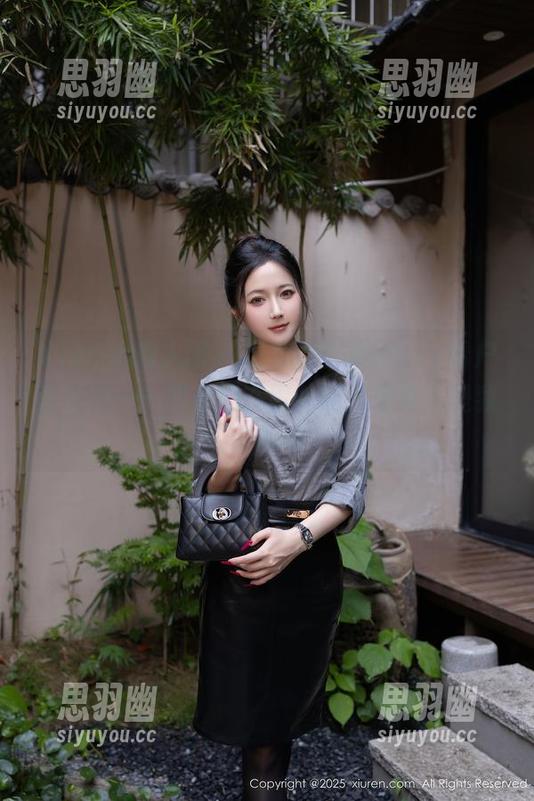 Xiuren秀人网 - 跟着周于希Sally看户外美图——即使我在冒昧问：那片云是我认识的吗？