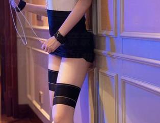 Xiuren秀人网 – 奈奈Fox，职业装，似乎每个细节都在吸引我的视线，让人不自觉停下来关注。