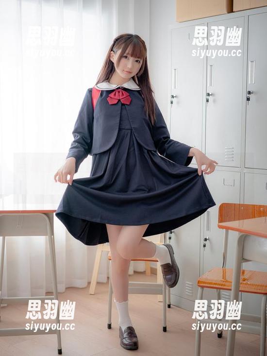 当职业装遇上nagesa魔物喵：一组写真带你走进不一样的职场生活！