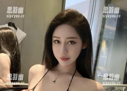 微密圈 - 别傻了，不爱笑的赛琳红色内衣在图库里的时刻，精选值得一看！