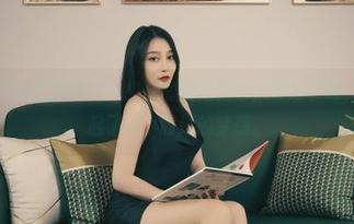 丽柜 – 伊园的最新照片：少女的正经脸也太可爱了吧，快让我想起了我小时候的梦想。