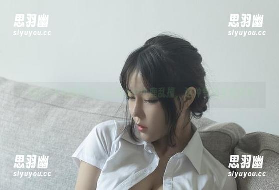 今汐的吊带黑丝精选，让我心中小鹿乱撞，这种气场我很喜欢。