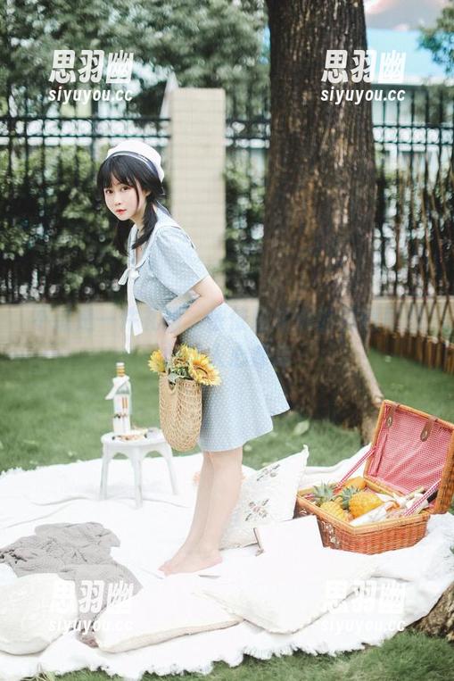 不过是一件礼服，依依超级懒的福利原图却让人心痒痒