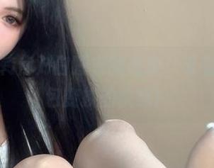 倦倦喵翻转你对白睡衣的想象，看看这高清图包变换的快感！