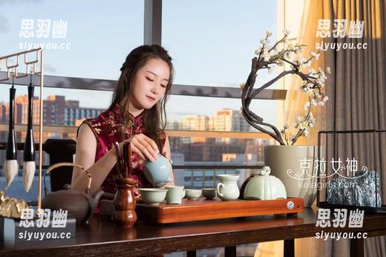 克拉女神 - 观看佳莹的豹纹，你会想：原来人也能有节奏