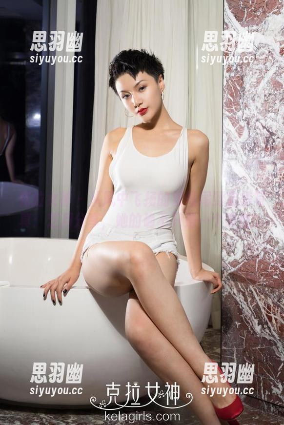 克拉女神 - 从风中飞扬的双马尾到完美写真：芝月分享，她的确不只是一个发型。