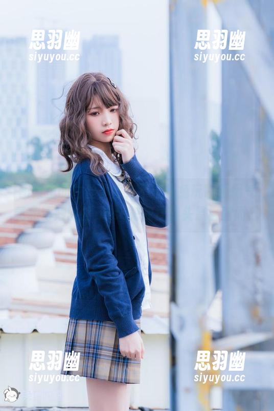 图集里的白丝黄昏，不过是兔玩映画用气氛和巧妙的摆pose把我撩到头晕目眩而已
