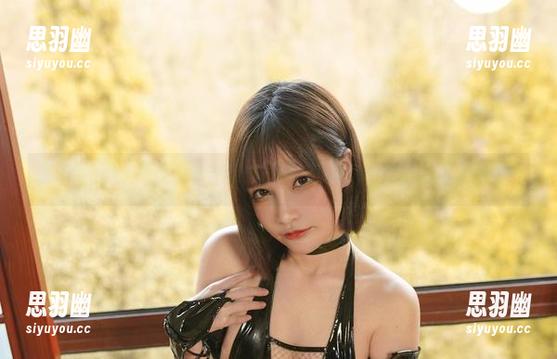 至今仍在吵，千夜未来与蒂法泳衣的原图合集，泳池里咸鱼翻身！