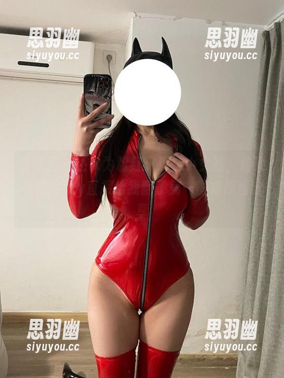 微密圈 - 还以为粉红只适合小女孩，结果可馨juicy直接给我翻了篇—图集原图分享