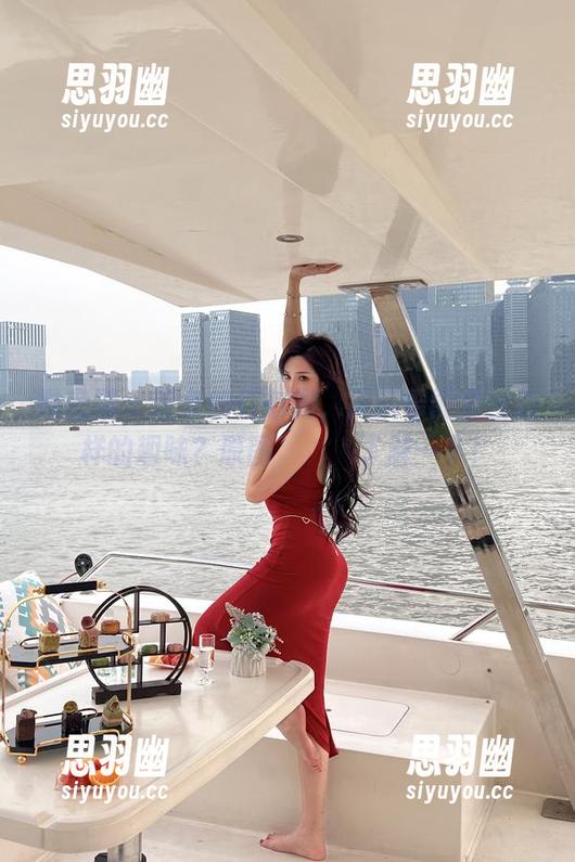 微密圈 - 苗条的红布兜，周妍希能穿出怎样的趣味？原图لبية了解一下！