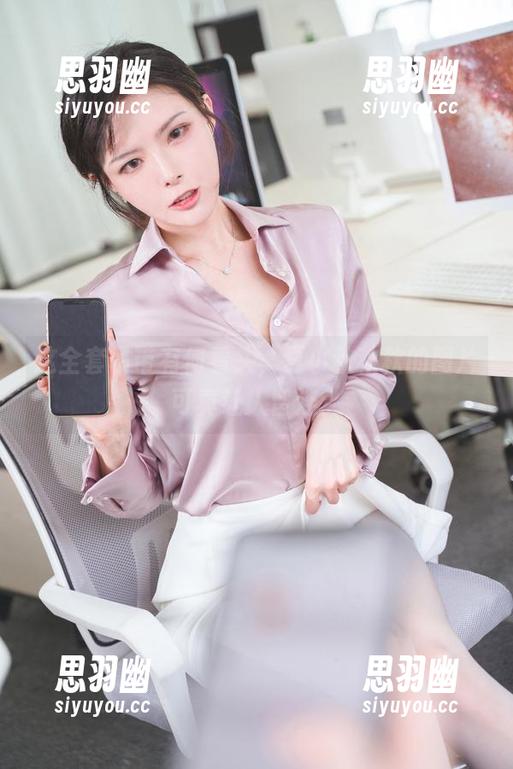 这全套吊带有何看头，夏小秋秋秋的图片可真让人留连。
