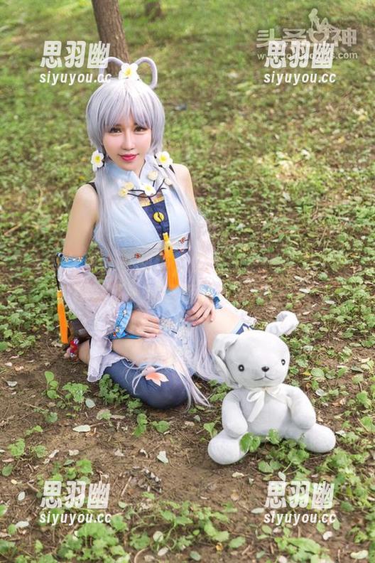 头条女神-李丽莎 头条女神 - 李丽莎,你的裸足在线上,原图给了一种怪怪的直视冲击。