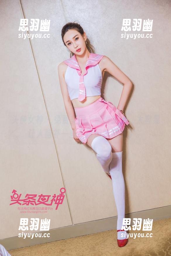 头条女神 - 免费美图：琳琳护士，太容易让人脑补一些不该想的画面了。