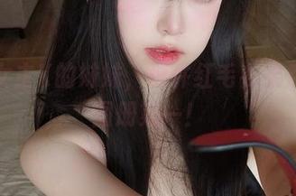 又见女主K的妹妹，那件红毛衣果然抢眼图册第一！