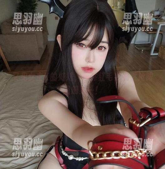 又见女主K的妹妹，那件红毛衣果然抢眼图册第一！