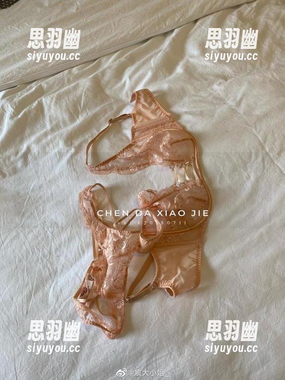 微密圈 - 坐等宸大小姐的黑色新作：最新资源回来总是让人期待，像开启了一扇未知的大门。