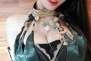 微密圈 – 小玉吃果冻的女王时代：说她是高清图册的掌控者，您信吗？