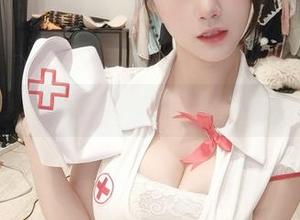 微密圈 – 小玉吃果冻的黑丝挑战：你敢下载原图吗？