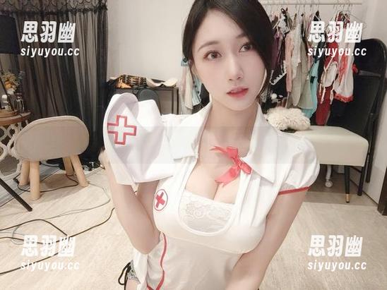 微密圈 - 小玉吃果冻的黑丝挑战：你敢下载原图吗？