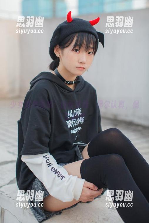 少女秩序图集：白丝学妹，偶尔认真，偶尔调皮