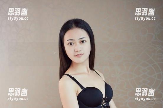 尤物馆 - 蕾丝吊袜兔女郎，Luffy菲菲这作品在无圣光暴露下，其实有种别样的辛辣感。