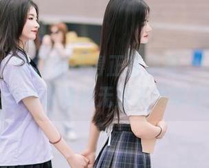 尤蜜荟 – 这资源来得正是时候，laura阿姣的连衣裙被无数人种草了。