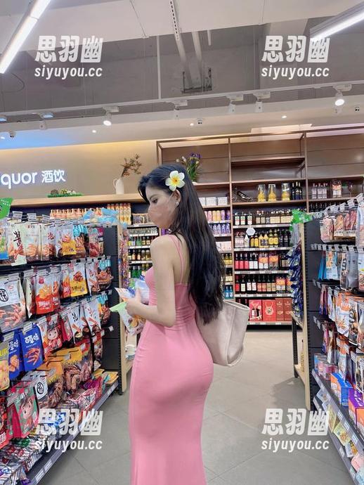 就是阿朱啊 微密圈 - 和就是阿朱啊红裙套图相约!我来免费的,但一想到舅舅的聚会就不想动了…