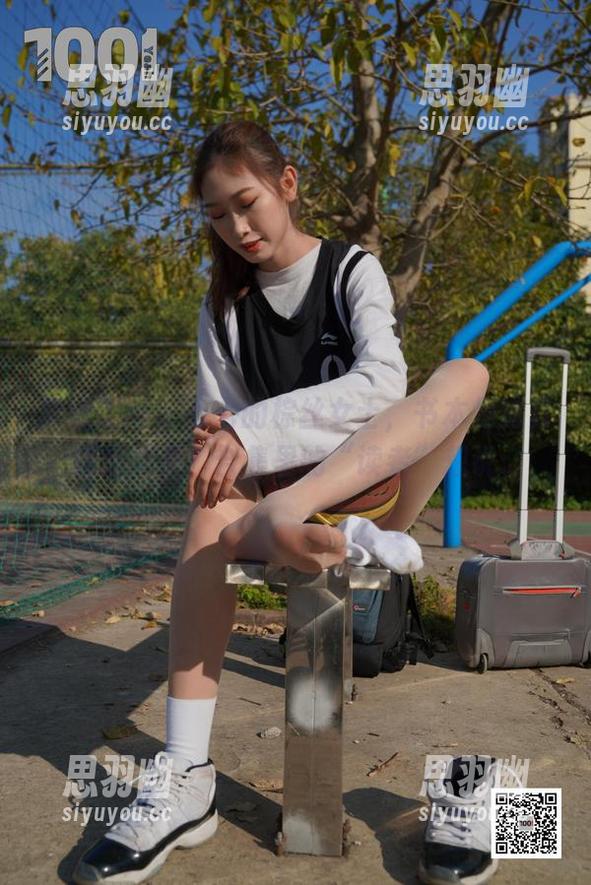 异思趣向 - 七七的棕丝女士，书本是道具还是背景？合集里的“读者”想说...