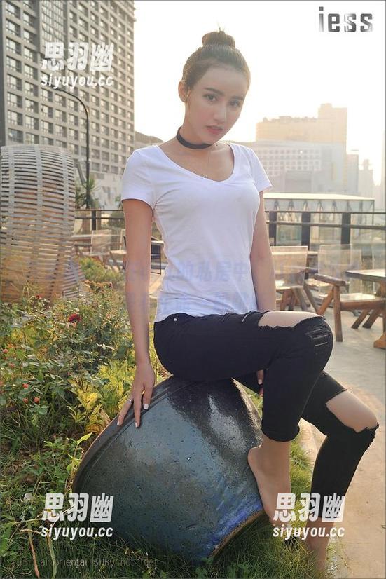 异思趣向-小九 异思趣向 - 在小九的私房中,红裙黑丝像是有生命一般跳跃