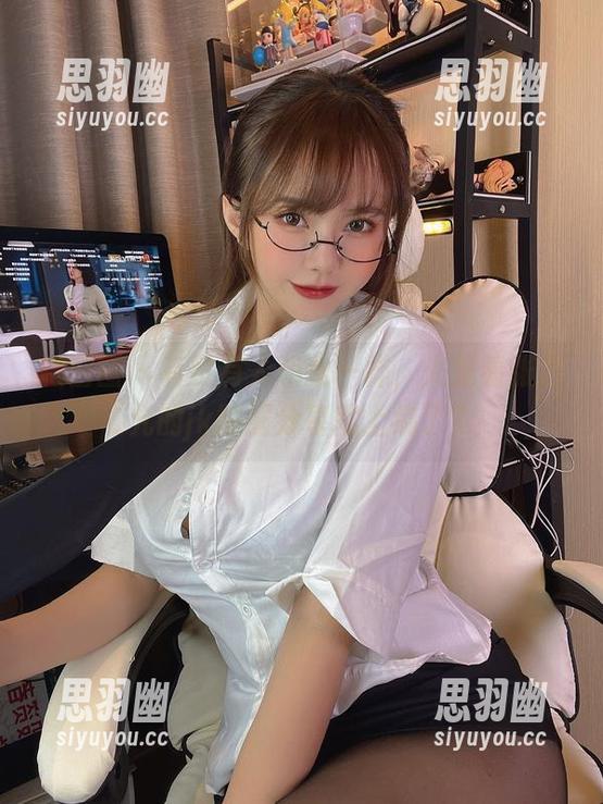 微密圈 - 有没有人和我一样，光是看张思允的jk制服分享就上瘾了？