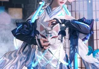 戚顾儿陪你仲夏夜：cos醒来，美图继续梦游