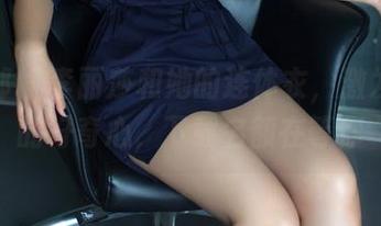 推女郎 – 李丽莎和她的连体衣，激发了我的好奇心，下载名额在等你