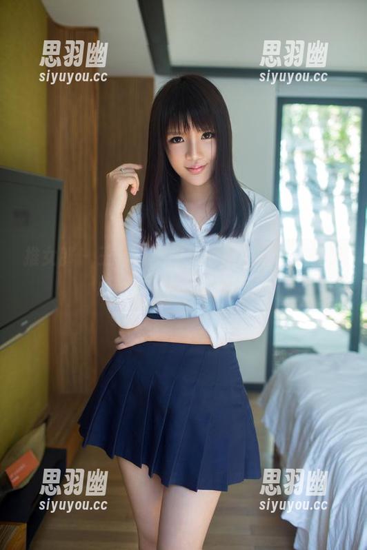 推女郎 - 王李丹尼姐姐的在线写真，少了点严肃，多了点俏皮。
