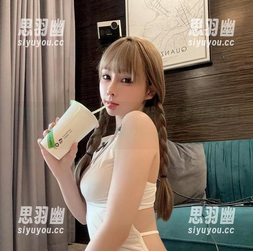 无欲无求的推土君 微密圈 - 把泳池当网红,无欲无求的推土君的美图和图包来袭