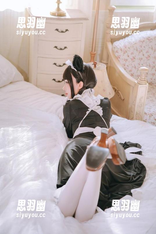 日奈娇的牛仔裤资源，来一口……不，是来一看。