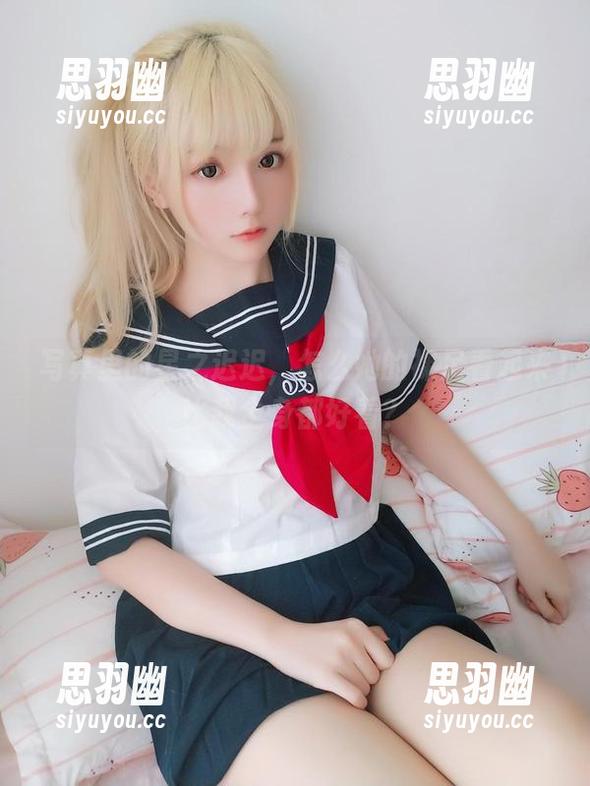 写真里的星之迟迟，怎么她的裸足看起来比我全身都好看？