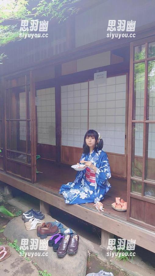 我们的夏天：柳丸在cos里显得不像个夏天，倒像是梦游的精灵。