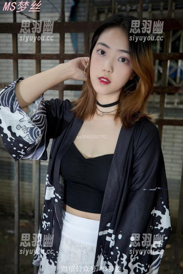 梦丝女神 - 刘诺在比基尼里过得很开心，我就问壁纸治不治愈？